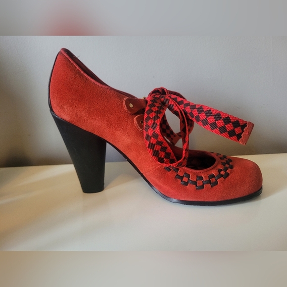 Betsey Johnson Red Suede Heels With Black Piping, VGUC, Size 9 - Picture 7 of 13